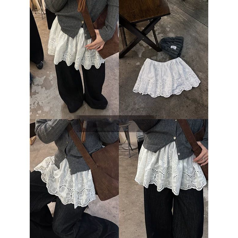 Fustă scurtă în linie A din poliester, cu model 3D și croială collage; material neelastic.