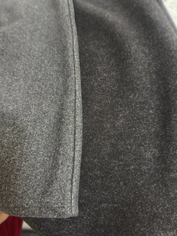 Suknja srednje dužine od vune Bud, trodimenzionalni kroj, mikroelastičnost, mješavina vune i poliestera, elegantan uredski stil