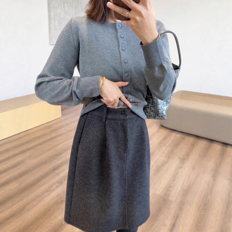 Suknja srednje dužine od vune Bud, trodimenzionalni kroj, mikroelastičnost, mješavina vune i poliestera, elegantan uredski stil