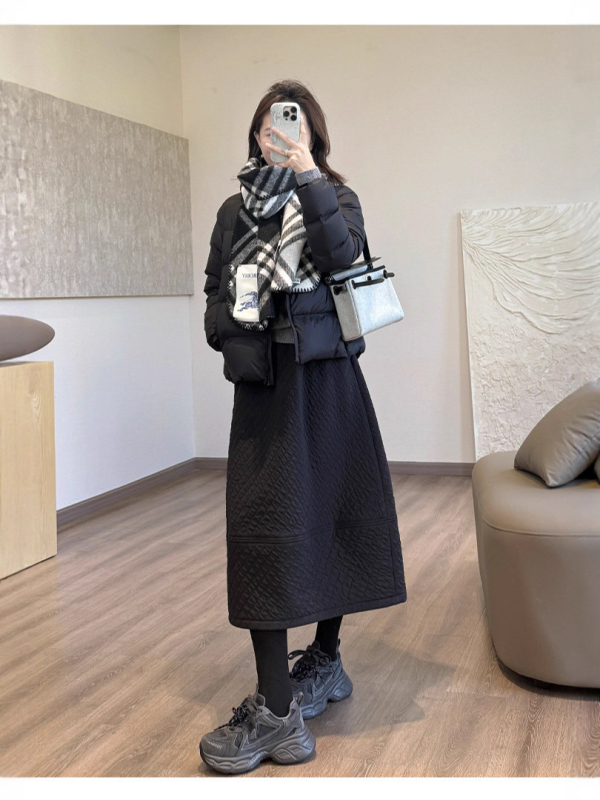 Hepburn inspirirana midi suknja od mješavine pamuka sa spandeksom, književno retro stil.