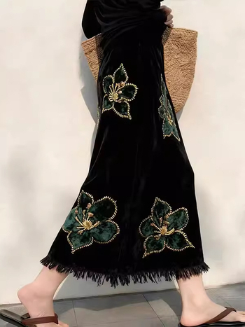 Midi suknja ravnog kroja, pamuk-poliester smjesa, jednobojna, detalji patchwork, elegantan poslovni stil