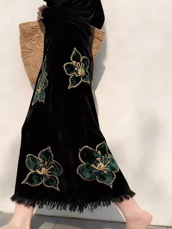 Midi suknja ravnog kroja, pamuk-poliester smjesa, jednobojna, detalji patchwork, elegantan poslovni stil