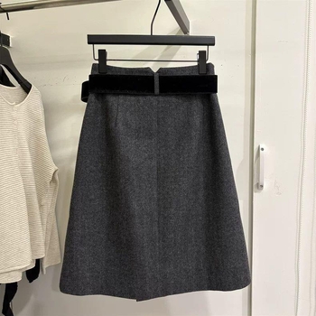 Suknja A-linije, midi duljine, poliesterska tkanina, srednja elastičnost, zima 2025, elegantan gradski stil