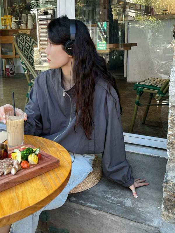 Jakna, opušteni kroj, korejsko-japanski casual stil, stojeći ovratnik, kopčanje s kopčama (jedan red s više kopči), pamukova tkanina 50-70%