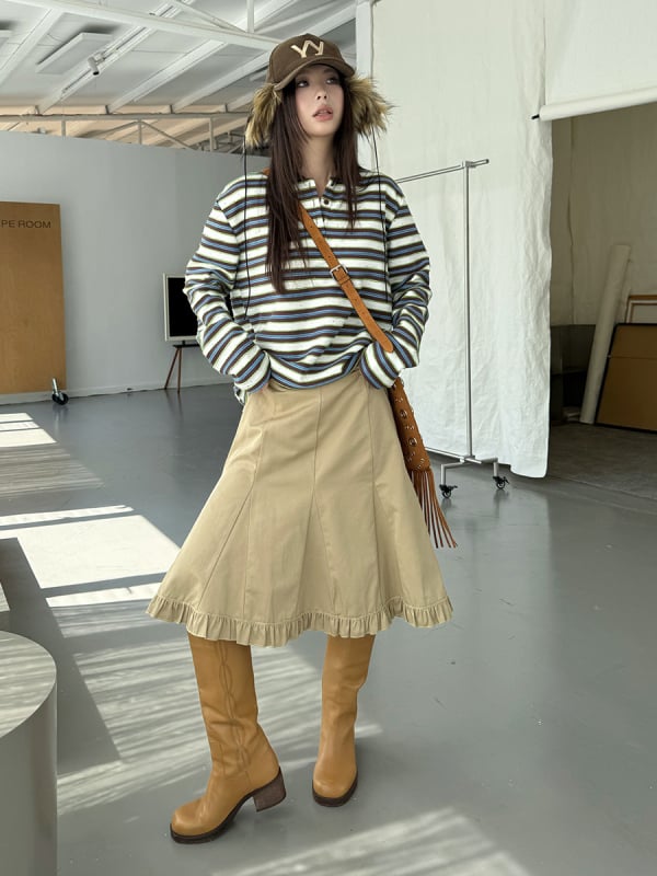 Средно дълга пола с плисиран фиштейл ръб, уличен стил, полиестер-еластан, микроеластичност, есен 2025