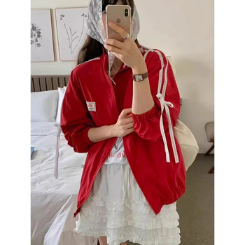 Дамско яке с patch принт, стойка яка, цип, полиестерна материя, слънцезащитна ветровка