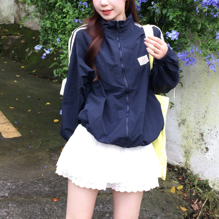 Дамско яке с patch принт, стойка яка, цип, полиестерна материя, слънцезащитна ветровка