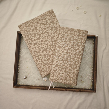 Könyvborító naptárhoz csipkés szélekkel | Márka: Qiu Ling; Anyag: poliészter; Import: Nem; IP engedélyezés: Nem