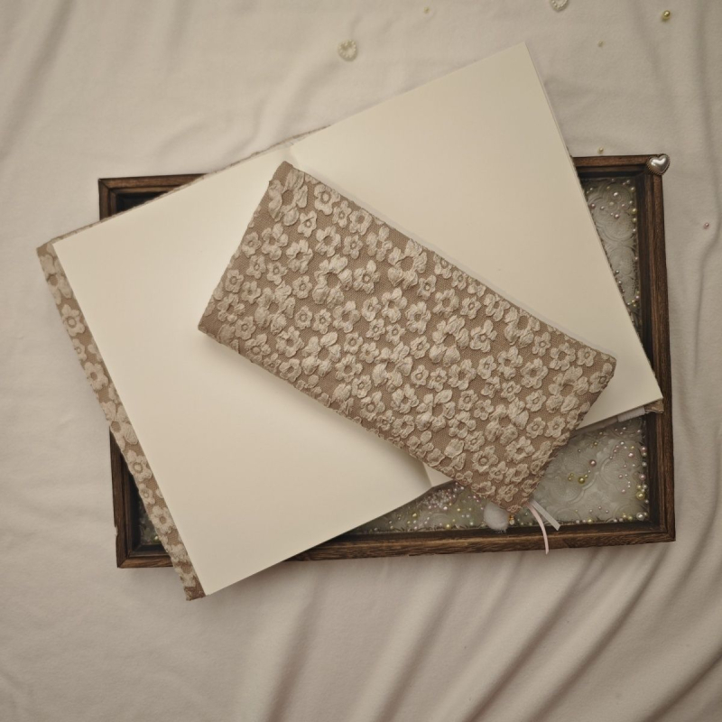 Könyvborító naptárhoz csipkés szélekkel | Márka: Qiu Ling; Anyag: poliészter; Import: Nem; IP engedélyezés: Nem