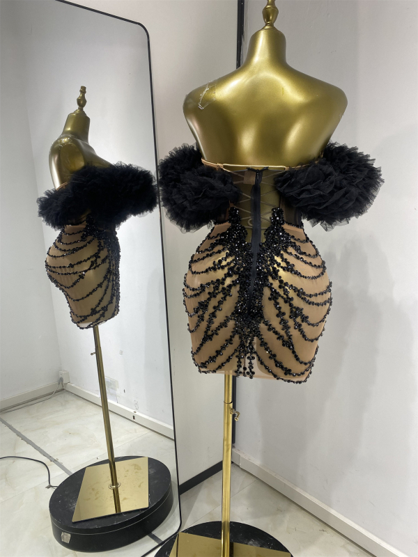 Ženski pozorišni kostim — mrežasti materijal, prozirna suknja na bokovima, uzorak Scallion Pattern, jesen 2025, Sexy Hot Girl stil