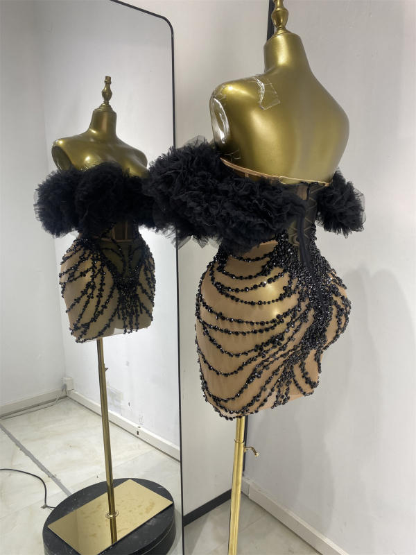 Ženski pozorišni kostim — mrežasti materijal, prozirna suknja na bokovima, uzorak Scallion Pattern, jesen 2025, Sexy Hot Girl stil