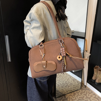 Ženska bowling torba s matnom završnom površinom, horizontalni kvadratni oblik, zatvarač, poliester podstava, unutarnja džep sa zatvaračem, dvostruke ručke, jesen 2025