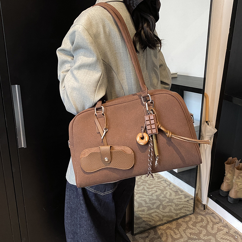 Ženska bowling torba s matnom završnom površinom, horizontalni kvadratni oblik, zatvarač, poliester podstava, unutarnja džep sa zatvaračem, dvostruke ručke, jesen 2025