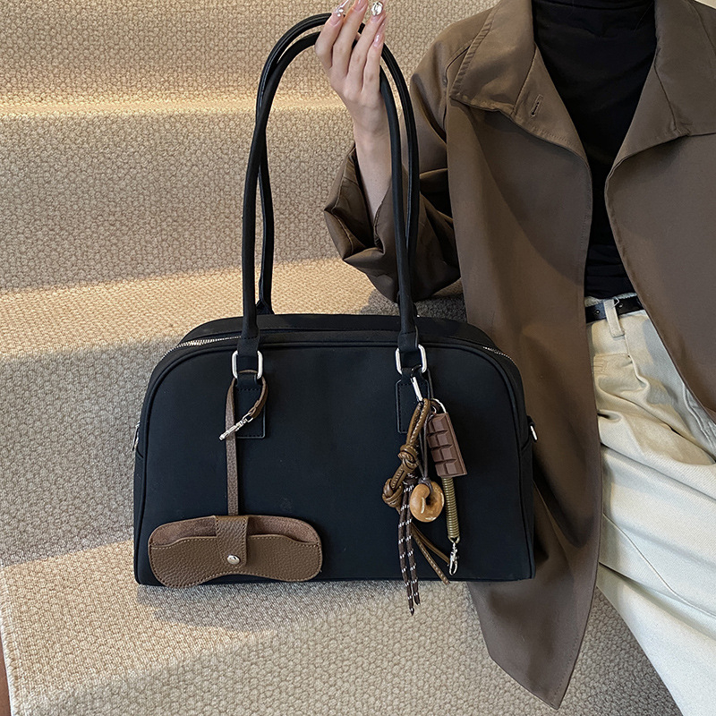 Ženska bowling torba s matnom završnom površinom, horizontalni kvadratni oblik, zatvarač, poliester podstava, unutarnja džep sa zatvaračem, dvostruke ručke, jesen 2025