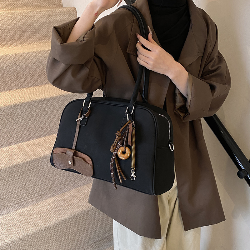 Ženska bowling torba s matnom završnom površinom, horizontalni kvadratni oblik, zatvarač, poliester podstava, unutarnja džep sa zatvaračem, dvostruke ručke, jesen 2025