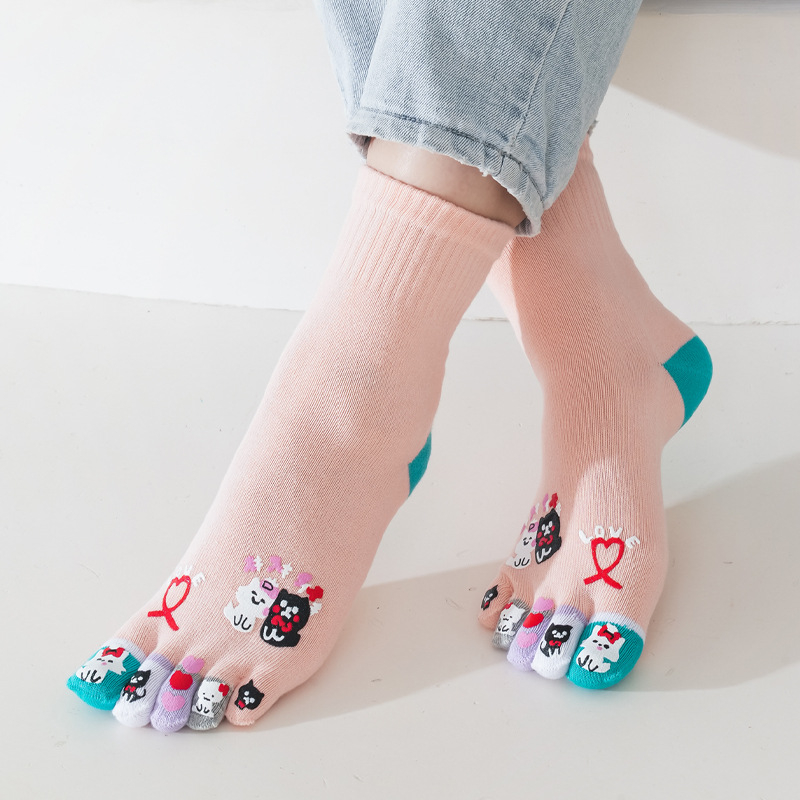 Женски чорапи за пет пръста, до средната част на подбедрицата, памук 80–90%, карикатурен модел, с дезодориращ ефект и против изпотяване, дишащи