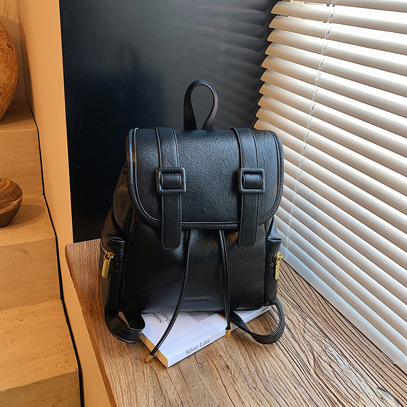 Ženski ruksak u casual retro stilu, velika zapremina, PU materijal, zatvoren otvaranje, jesen 2025