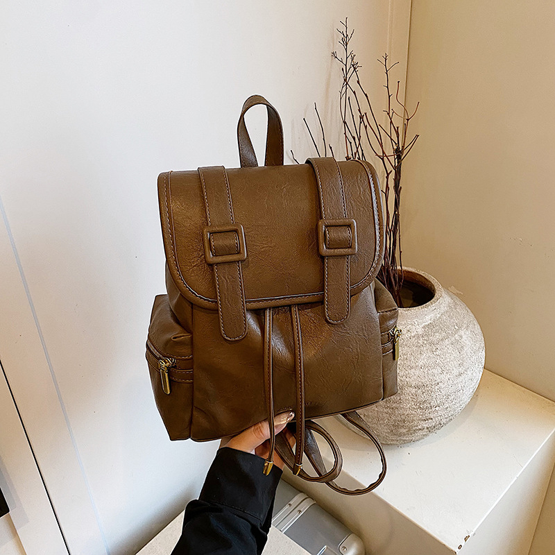 Ženski ruksak u casual retro stilu, velika zapremina, PU materijal, zatvoren otvaranje, jesen 2025