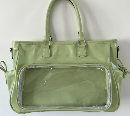 PU anyagú tote táska, horizontális négyzetes forma, zipzáras nyitás, belső cipzáras zseb, egy vállpánt, utcai stílus