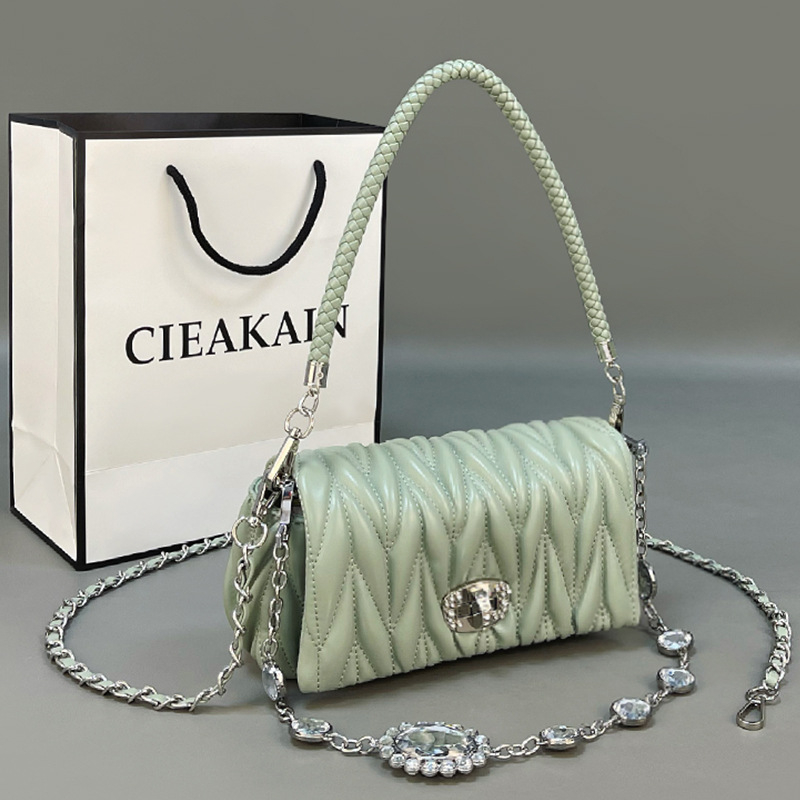 Дамска чанта от полиестер, квадратна форма, хоризонтален стил, закопчаване с щракване, вътрешен джоб с цип