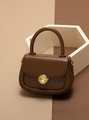 PU ženska torbica preko ramena s poklopcem, horizontalni kvadratni oblik, gradski minimalistički stil, unutarnji džep sa zatvaračem