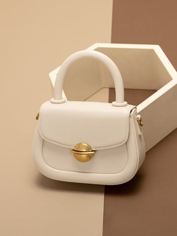 PU ženska torbica preko ramena s poklopcem, horizontalni kvadratni oblik, gradski minimalistički stil, unutarnji džep sa zatvaračem