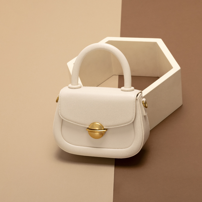 PU ženska torbica preko ramena s poklopcem, horizontalni kvadratni oblik, gradski minimalistički stil, unutarnji džep sa zatvaračem