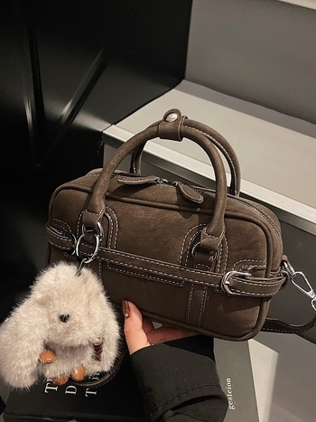 PU kožna crossbody torba, horizontalnog oblika, zatvaranje na zip, unutarnja pretinica za telefon