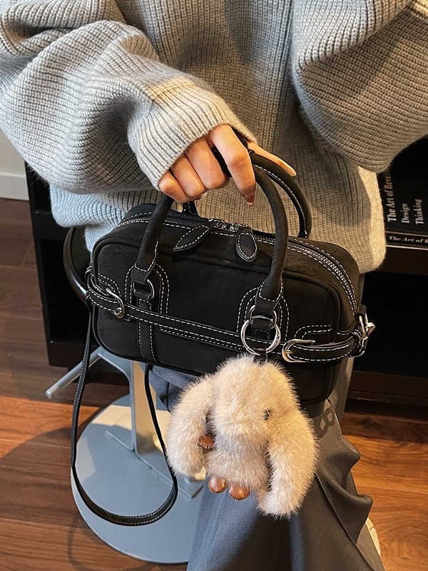 PU kožna crossbody torba, horizontalnog oblika, zatvaranje na zip, unutarnja pretinica za telefon