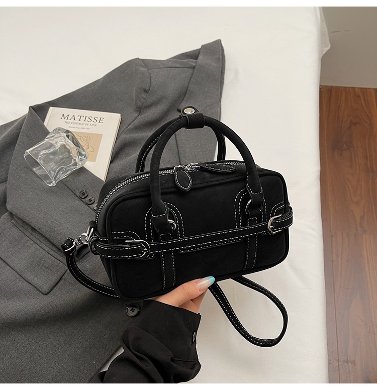 PU kožna crossbody torba, horizontalnog oblika, zatvaranje na zip, unutarnja pretinica za telefon