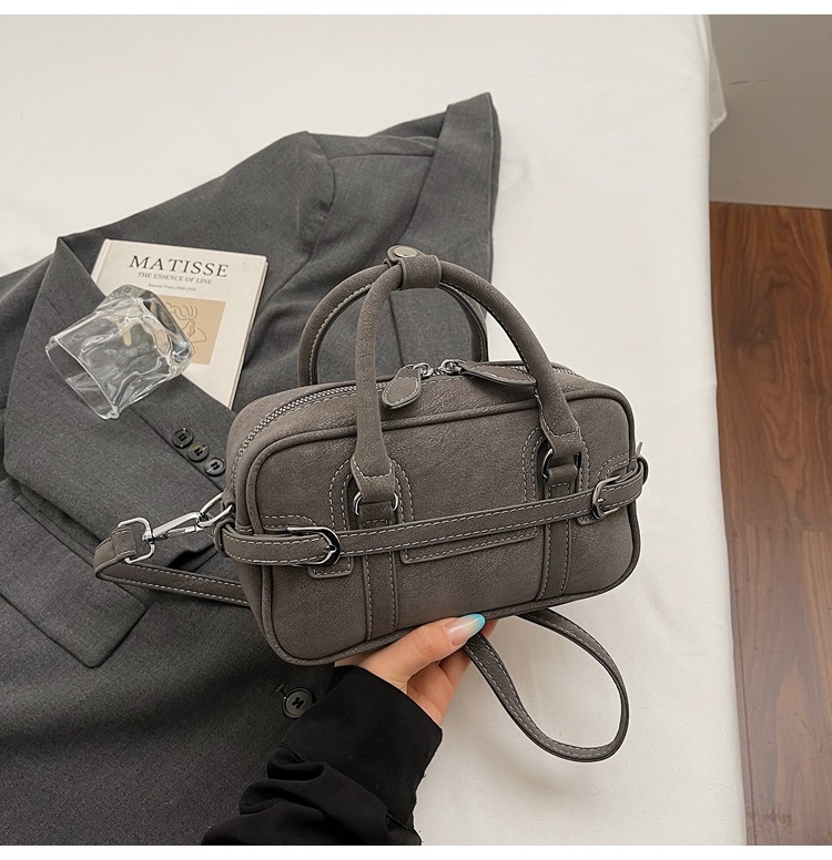PU kožna crossbody torba, horizontalnog oblika, zatvaranje na zip, unutarnja pretinica za telefon