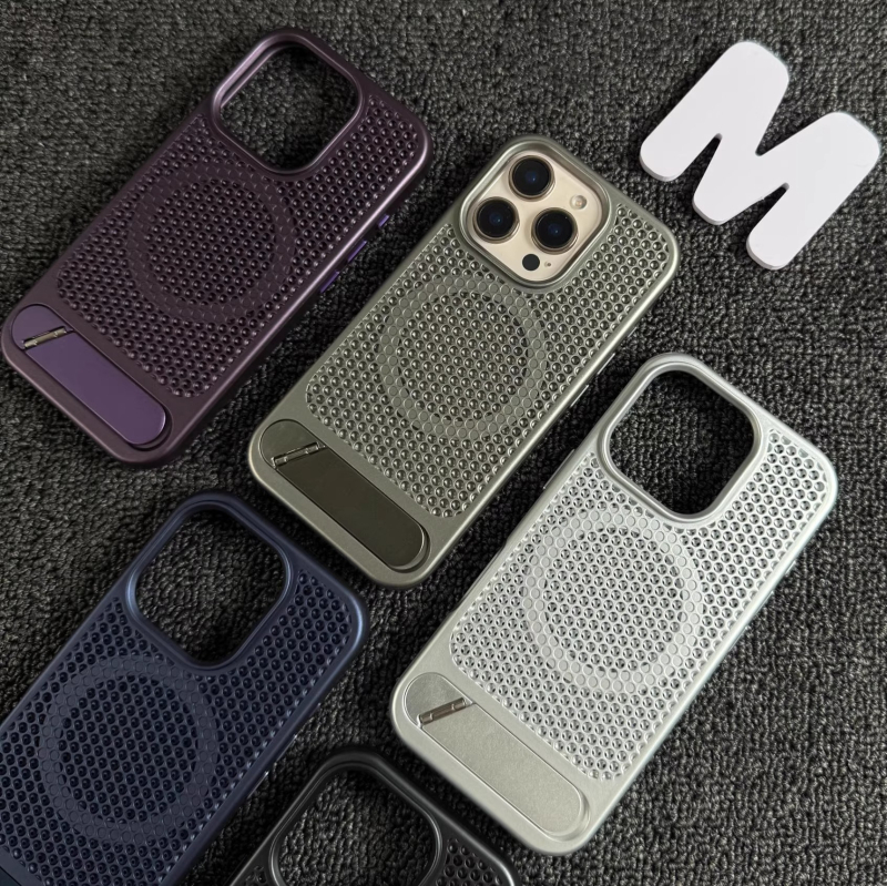 Maska za iPhone 11/12/13/14 od mat PC materijala, odvodi toplinu, otporna na padove, ugrađeni držač, magnetsko pričvršćivanje