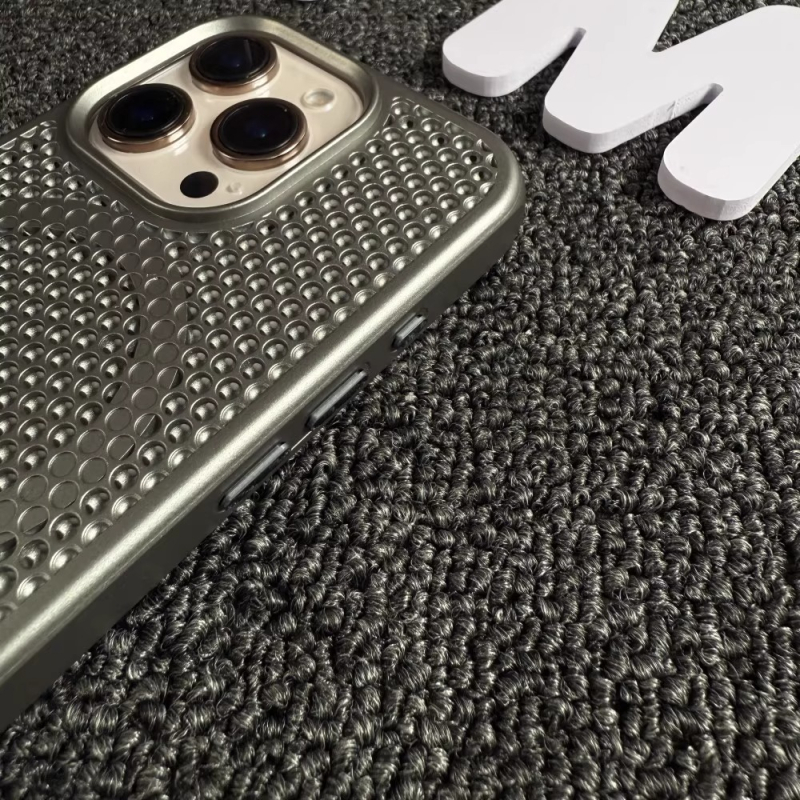 Maska za iPhone 11/12/13/14 od mat PC materijala, odvodi toplinu, otporna na padove, ugrađeni držač, magnetsko pričvršćivanje