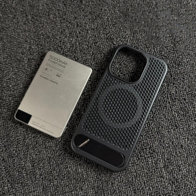 Maska za iPhone 11/12/13/14 od mat PC materijala, odvodi toplinu, otporna na padove, ugrađeni držač, magnetsko pričvršćivanje