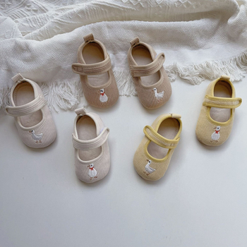 Обувки за бебета и малки деца – мека подметка, закопчаване с велкро, антихлъзгаща подметка, памучна горна част, карикатурен принт (12–36 месеца, пролет/есен)