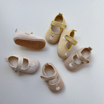 Обувки за бебета и малки деца – мека подметка, закопчаване с велкро, антихлъзгаща подметка, памучна горна част, карикатурен принт (12–36 месеца, пролет/есен)