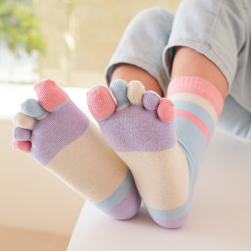 Детски чорапи с пет пръста от памук — попиване на пот, дезодориращи и против триене; 80–90% памук; средна дължина на тръбата; произход Shaoxing