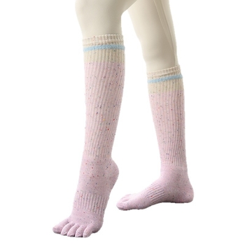 Дамски неплъзгащи се чорапи за йога с петопръстни разделители, до прасец; памук 50–70% съдържание; плетени на 144 игли; подходящи за упражнения