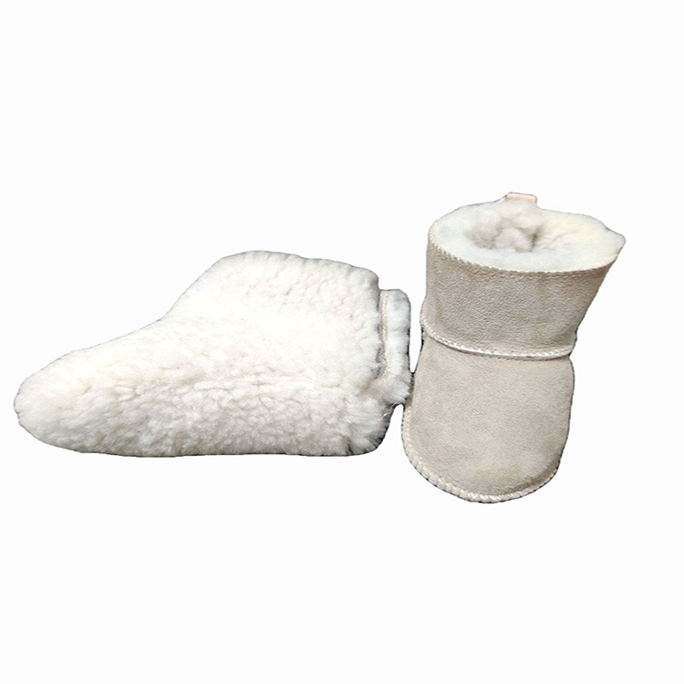 Bebini zimski čizme za snijeg – topla, debela vunena podstava; potplat ručno šiven; ulošak od ovčje kože i krzna; kopčanje na Velcro; okrugli nos