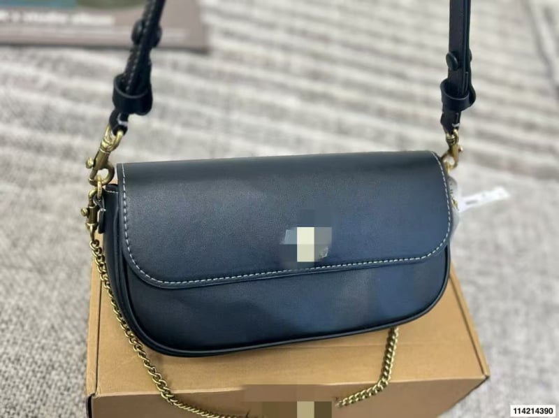 Brook flap baguette torbica od kravljeg koža s kapom, dvostruka remenica preko ramena sa lancem, poliester podstava, unutarnja džep sa zipom, ljeto 2025