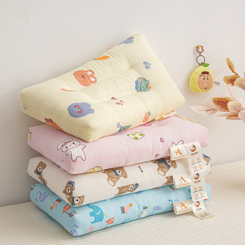 Παιδικό ορθογώνιο μαξιλάρι για ξεκούραση με σχέδιο κινουμένων σχεδίων; κάλυμμα 99% βαμβάκι; γέμισμα πολυεστερική ίνα με υψηλή ελαστικότητα; κατάλληλο για ένα παιδί; πλένεται στο πλυντήριο.