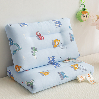 Παιδικό ορθογώνιο μαξιλάρι για ξεκούραση με σχέδιο κινουμένων σχεδίων; κάλυμμα 99% βαμβάκι; γέμισμα πολυεστερική ίνα με υψηλή ελαστικότητα; κατάλληλο για ένα παιδί; πλένεται στο πλυντήριο.