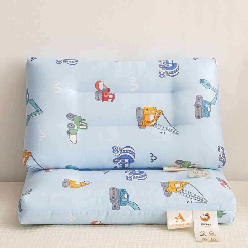 Παιδικό ορθογώνιο μαξιλάρι για ξεκούραση με σχέδιο κινουμένων σχεδίων; κάλυμμα 99% βαμβάκι; γέμισμα πολυεστερική ίνα με υψηλή ελαστικότητα; κατάλληλο για ένα παιδί; πλένεται στο πλυντήριο.