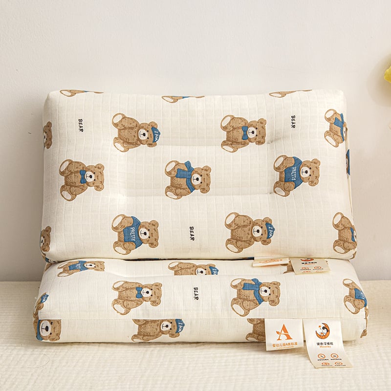 Παιδικό ορθογώνιο μαξιλάρι για ξεκούραση με σχέδιο κινουμένων σχεδίων; κάλυμμα 99% βαμβάκι; γέμισμα πολυεστερική ίνα με υψηλή ελαστικότητα; κατάλληλο για ένα παιδί; πλένεται στο πλυντήριο.