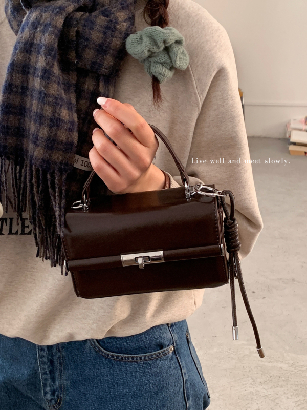 Ženska torba u korejskom stilu, nišni dizajn, kvadratna crossbody torba, PU koža, zaključavanje, poliester podstava, jedan remen, Zima 2025