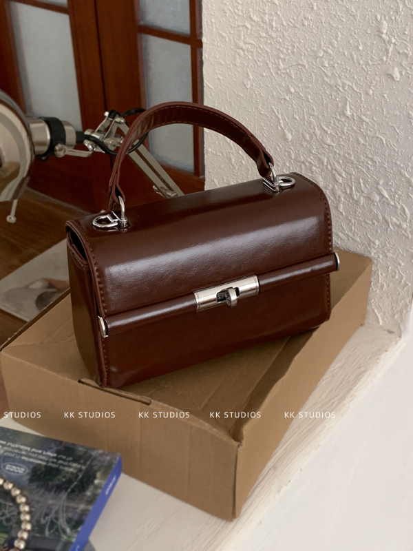 Ženska torba u korejskom stilu, nišni dizajn, kvadratna crossbody torba, PU koža, zaključavanje, poliester podstava, jedan remen, Zima 2025