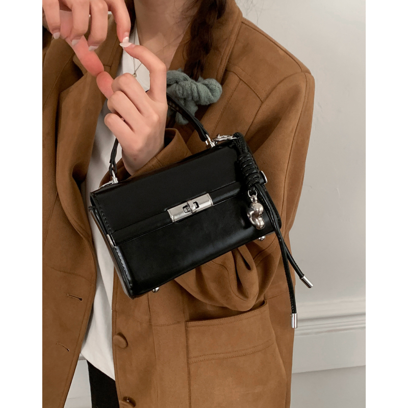 Ženska torba u korejskom stilu, nišni dizajn, kvadratna crossbody torba, PU koža, zaključavanje, poliester podstava, jedan remen, Zima 2025