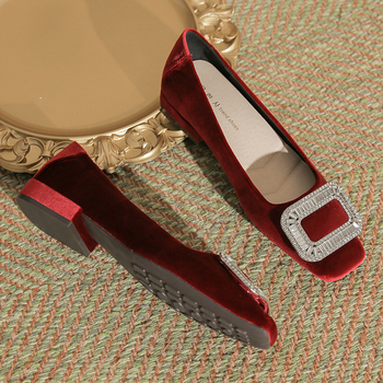 Дамски обувки с квадратен нос, велурена горна част, нисък ток под 3 см, дебел ток, гумирана подметка (Квадратен нос; велур; нисък ток; дебел ток; гумирана подметка)