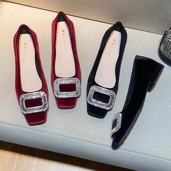 Дамски обувки с квадратен нос, велурена горна част, нисък ток под 3 см, дебел ток, гумирана подметка (Квадратен нос; велур; нисък ток; дебел ток; гумирана подметка)