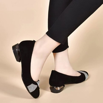 Дамски slip-on обувки с кръгъл пръст и rhinestone украса, PU горна част, гумена подметка, средна височина 3–6 cm, подходящи за пролет и есен.